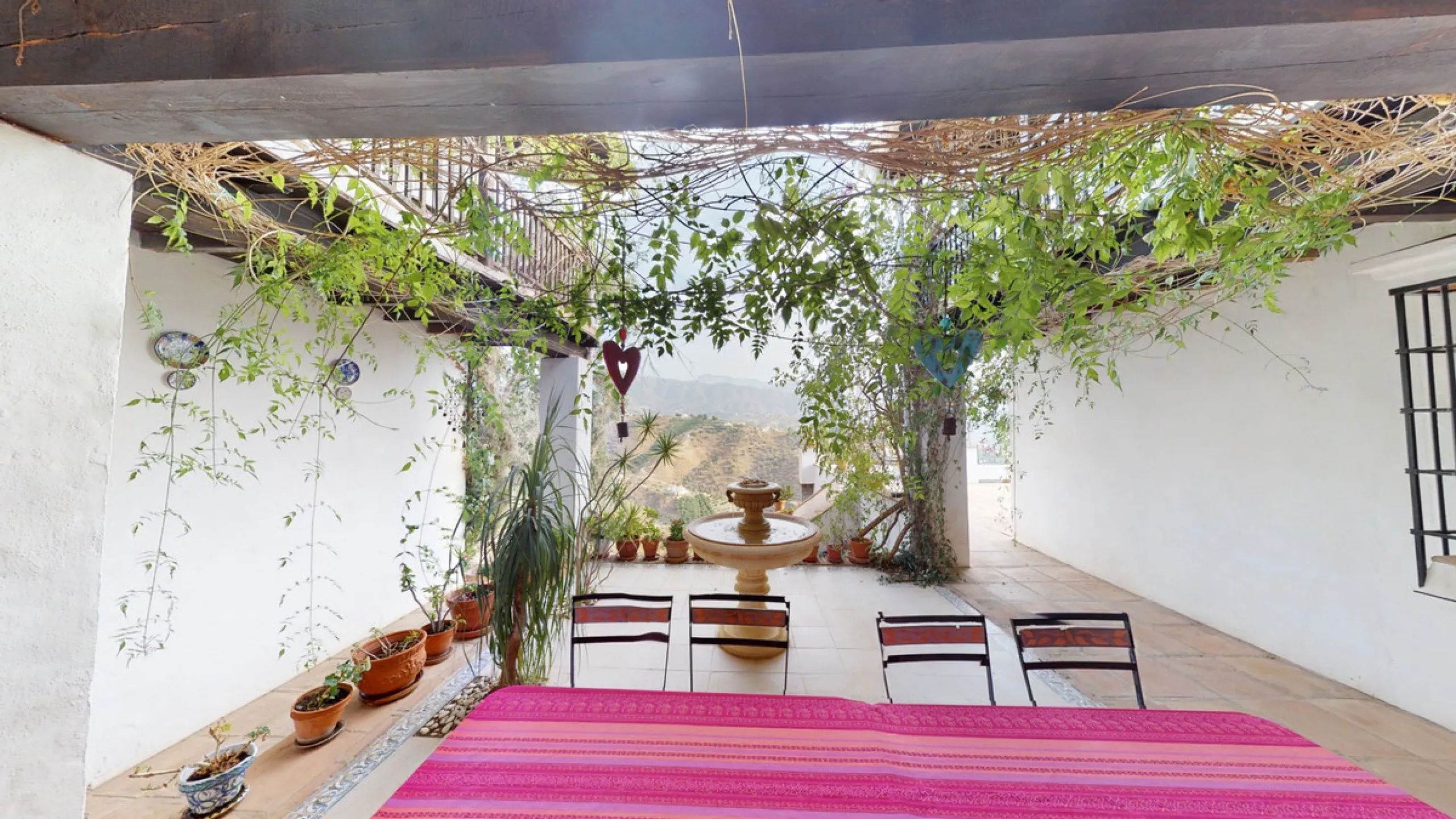 Are you looking for an oasis in harmony with nature? A place of peace and relaxation, where time runs a little slower? Yes?! Then we would like to show you this fantastic villa, in the mountains of Torrox. It offers an imposing, grand main house, a separa