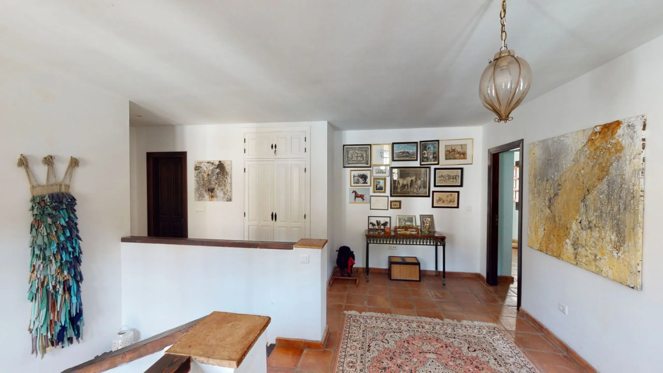 Are you looking for an oasis in harmony with nature? A place of peace and relaxation, where time runs a little slower? Yes?! Then we would like to show you this fantastic villa, in the mountains of Torrox. It offers an imposing, grand main house, a separa