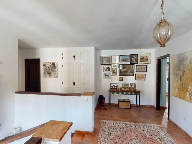 Are you looking for an oasis in harmony with nature? A place of peace and relaxation, where time runs a little slower? Yes?! Then we would like to show you this fantastic villa, in the mountains of Torrox. It offers an imposing, grand main house, a separa