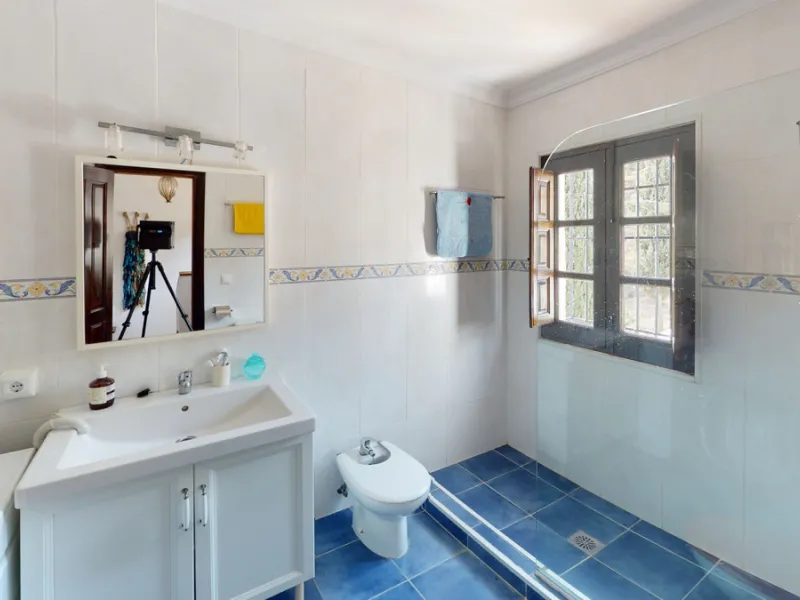 Are you looking for an oasis in harmony with nature? A place of peace and relaxation, where time runs a little slower? Yes?! Then we would like to show you this fantastic villa, in the mountains of Torrox. It offers an imposing, grand main house, a separa