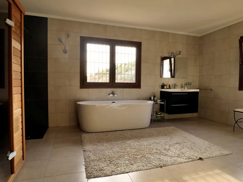 Are you looking for an oasis in harmony with nature? A place of peace and relaxation, where time runs a little slower? Yes?! Then we would like to show you this fantastic villa, in the mountains of Torrox. It offers an imposing, grand main house, a separa