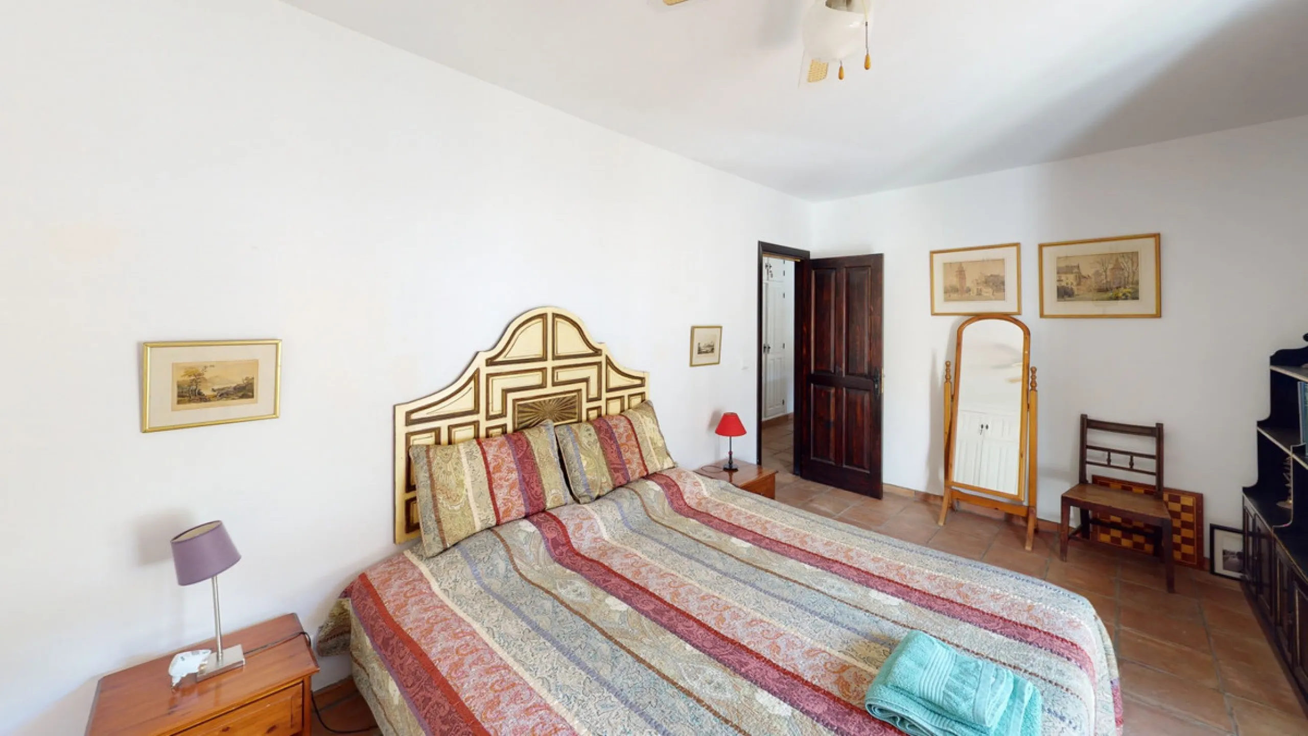 Are you looking for an oasis in harmony with nature? A place of peace and relaxation, where time runs a little slower? Yes?! Then we would like to show you this fantastic villa, in the mountains of Torrox. It offers an imposing, grand main house, a separa