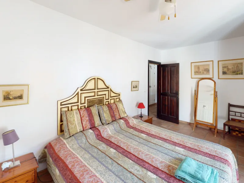 Are you looking for an oasis in harmony with nature? A place of peace and relaxation, where time runs a little slower? Yes?! Then we would like to show you this fantastic villa, in the mountains of Torrox. It offers an imposing, grand main house, a separa
