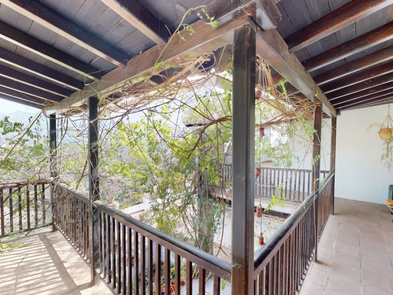 Are you looking for an oasis in harmony with nature? A place of peace and relaxation, where time runs a little slower? Yes?! Then we would like to show you this fantastic villa, in the mountains of Torrox. It offers an imposing, grand main house, a separa