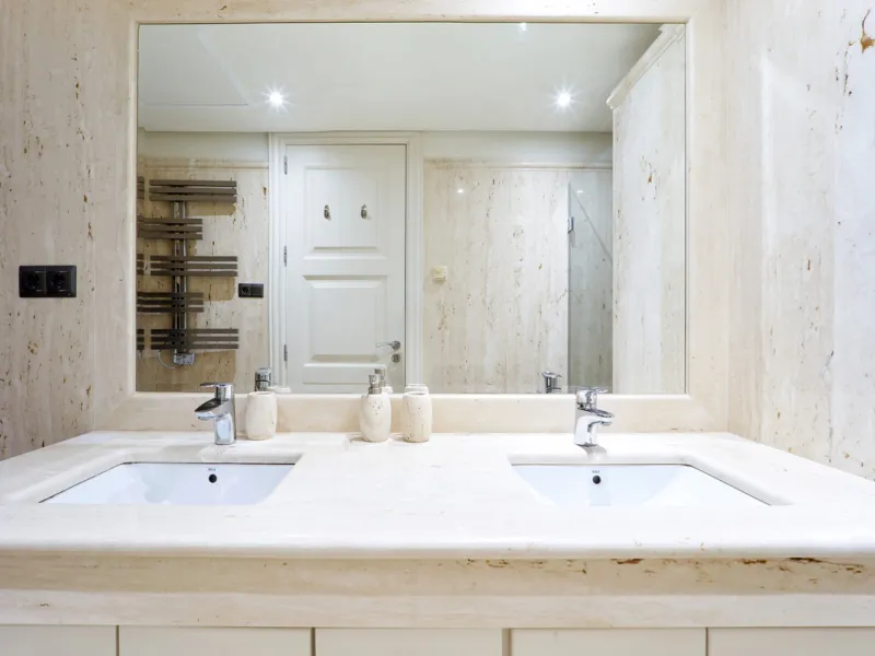 Situated in the prestigious Doncella Beach area, Estepona, this exquisite ground floor apartment offers an unparalleled blend of luxury and convenience. Boasting a prime front-line beach location, the property provides direct access to the sea and is with