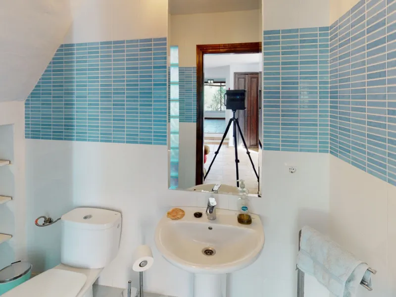 Are you looking for an oasis in harmony with nature? A place of peace and relaxation, where time runs a little slower? Yes?! Then we would like to show you this fantastic villa, in the mountains of Torrox. It offers an imposing, grand main house, a separa