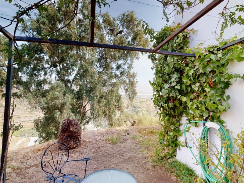 Are you looking for an oasis in harmony with nature? A place of peace and relaxation, where time runs a little slower? Yes?! Then we would like to show you this fantastic villa, in the mountains of Torrox. It offers an imposing, grand main house, a separa