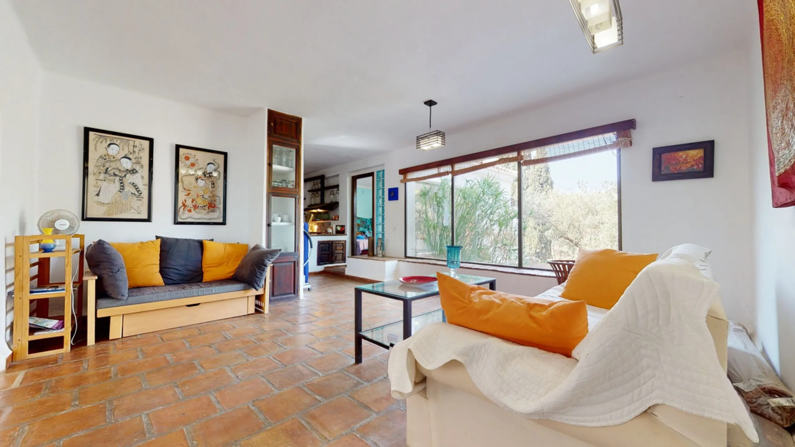 Are you looking for an oasis in harmony with nature? A place of peace and relaxation, where time runs a little slower? Yes?! Then we would like to show you this fantastic villa, in the mountains of Torrox. It offers an imposing, grand main house, a separa