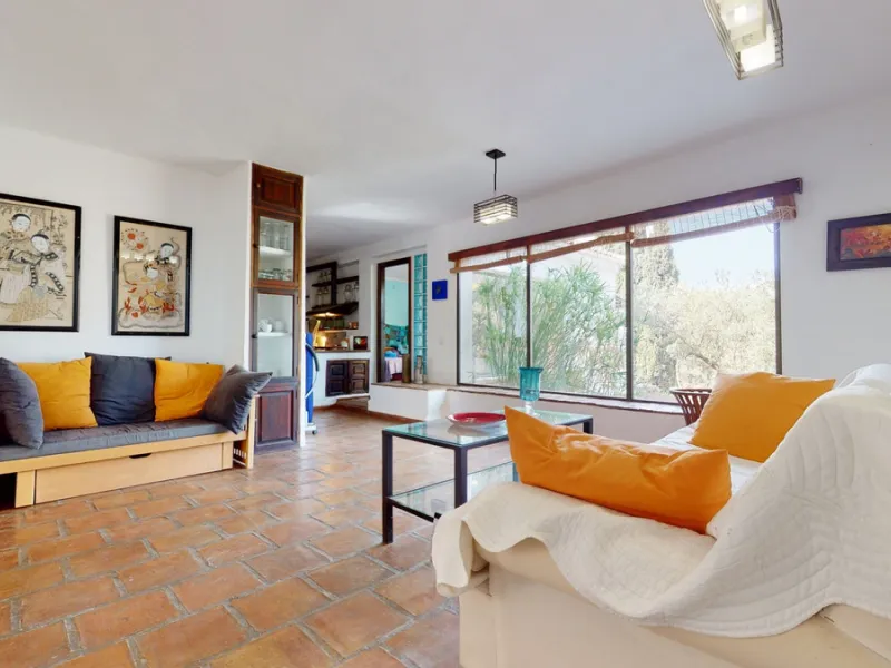 Are you looking for an oasis in harmony with nature? A place of peace and relaxation, where time runs a little slower? Yes?! Then we would like to show you this fantastic villa, in the mountains of Torrox. It offers an imposing, grand main house, a separa