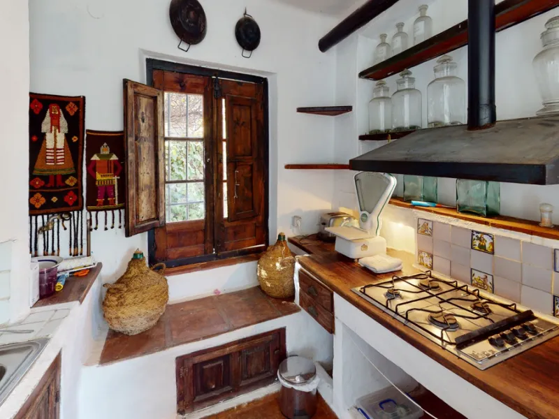 Are you looking for an oasis in harmony with nature? A place of peace and relaxation, where time runs a little slower? Yes?! Then we would like to show you this fantastic villa, in the mountains of Torrox. It offers an imposing, grand main house, a separa