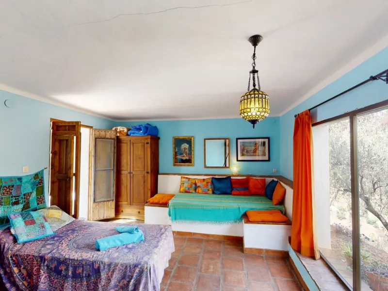 Are you looking for an oasis in harmony with nature? A place of peace and relaxation, where time runs a little slower? Yes?! Then we would like to show you this fantastic villa, in the mountains of Torrox. It offers an imposing, grand main house, a separa