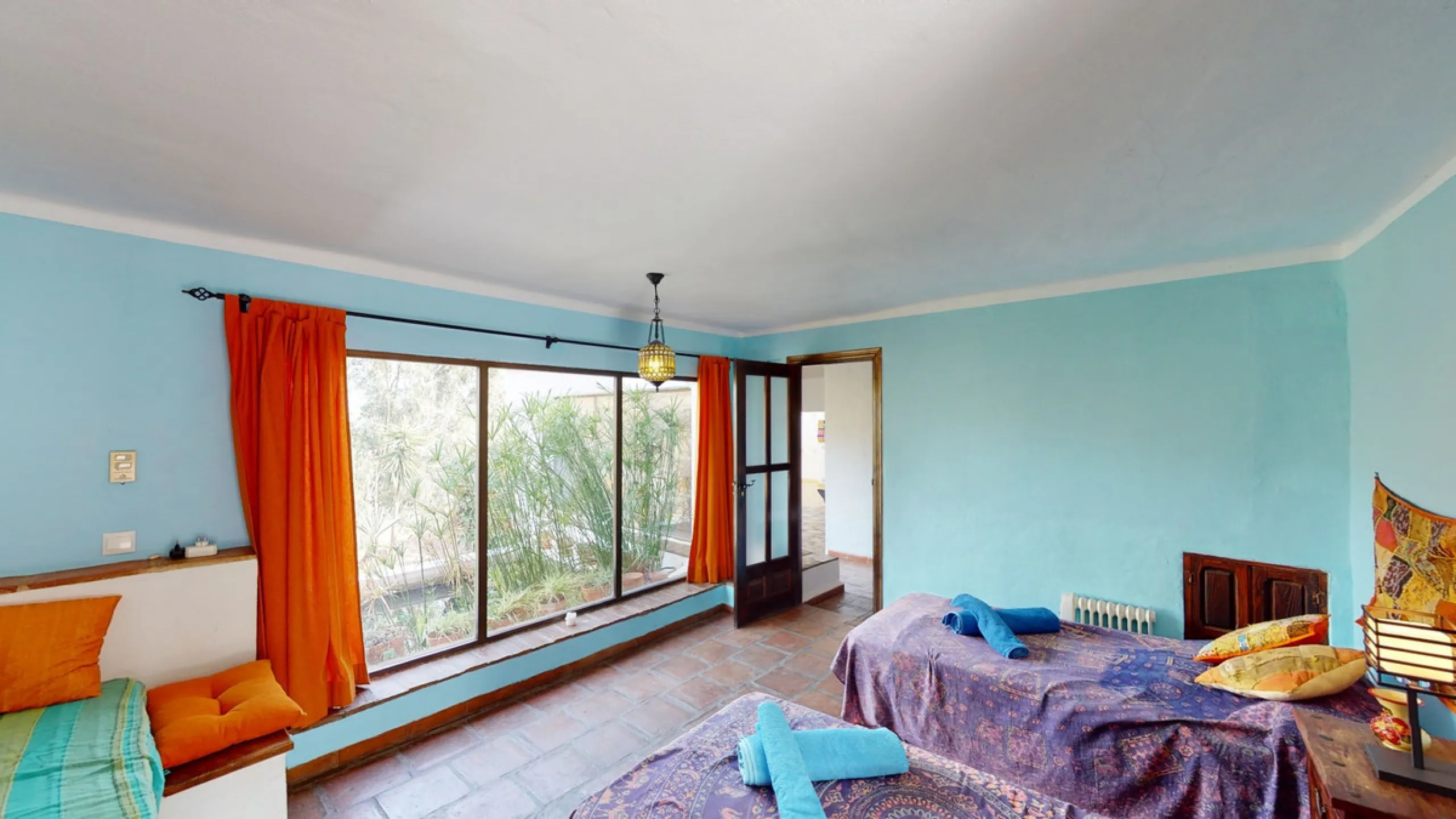 Are you looking for an oasis in harmony with nature? A place of peace and relaxation, where time runs a little slower? Yes?! Then we would like to show you this fantastic villa, in the mountains of Torrox. It offers an imposing, grand main house, a separa