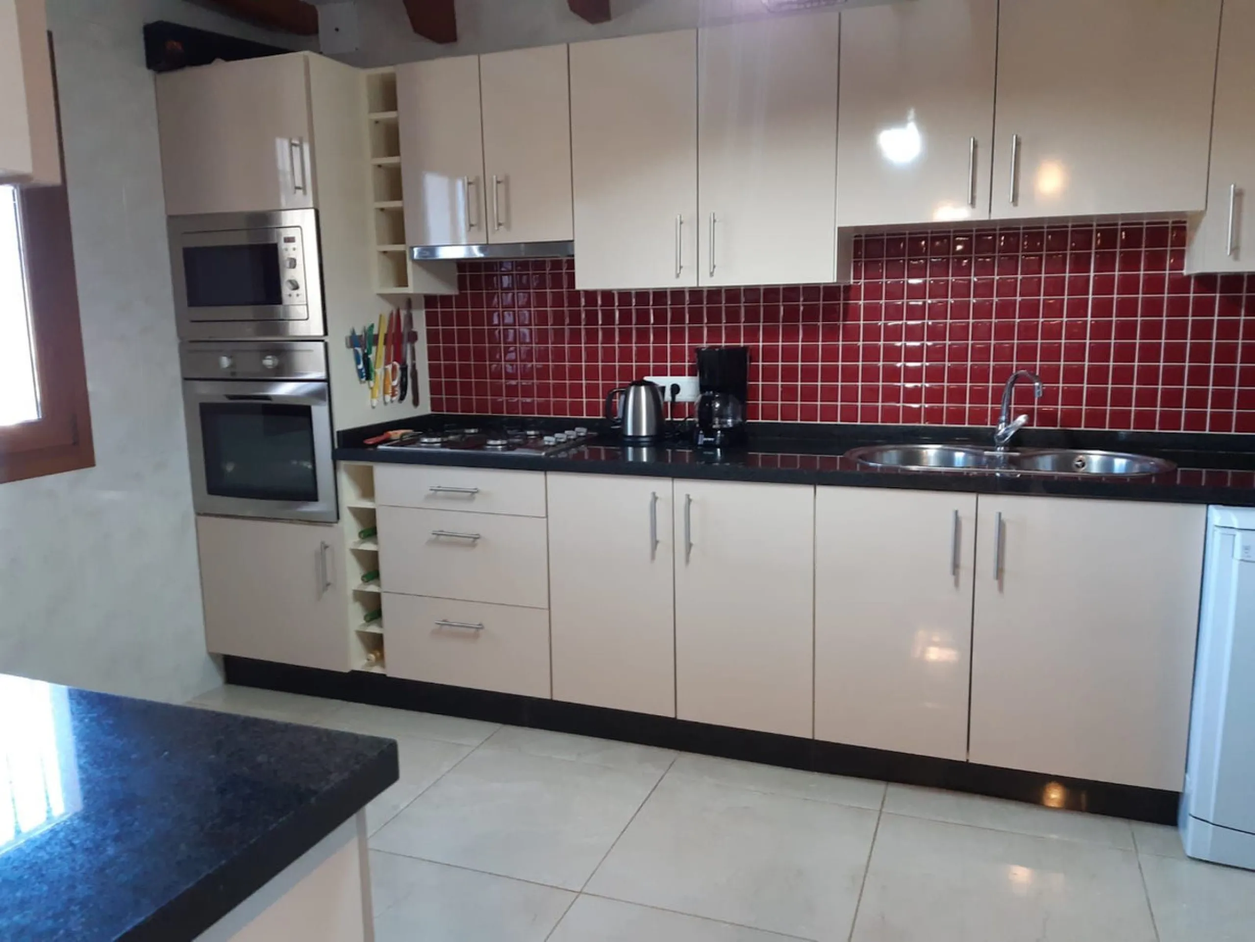 Turn key B&B business located just 15 minutes from the Mediterranean coast with stunning views of the countryside and mountains.