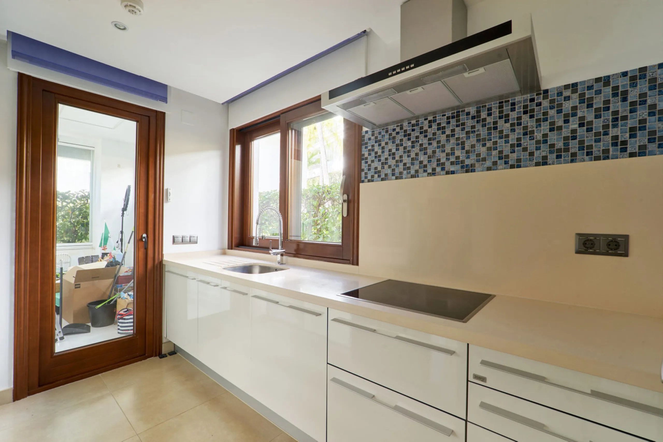 Situated in the prestigious Doncella Beach area, Estepona, this exquisite ground floor apartment offers an unparalleled blend of luxury and convenience. Boasting a prime front-line beach location, the property provides direct access to the sea and is with