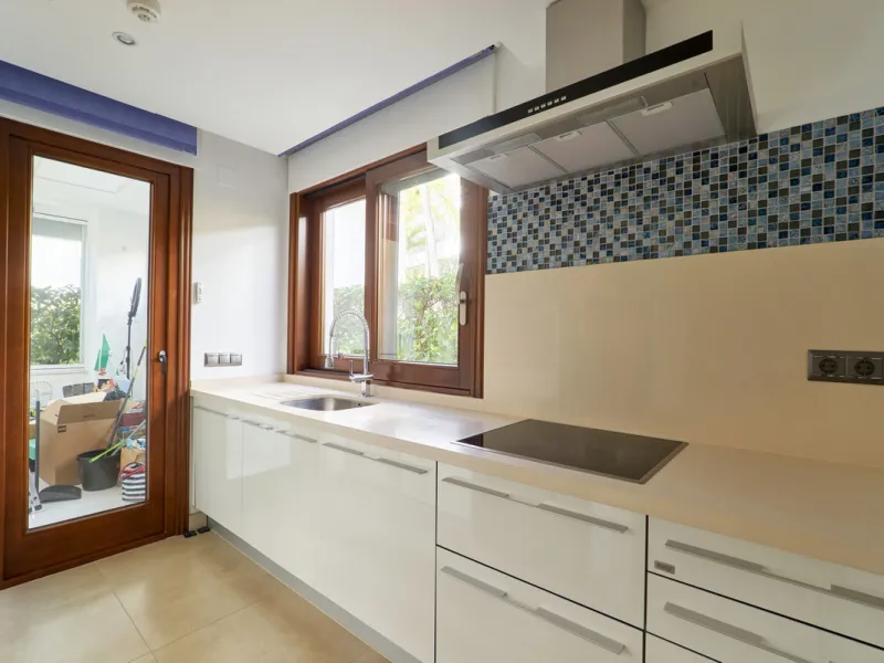 Situated in the prestigious Doncella Beach area, Estepona, this exquisite ground floor apartment offers an unparalleled blend of luxury and convenience. Boasting a prime front-line beach location, the property provides direct access to the sea and is with