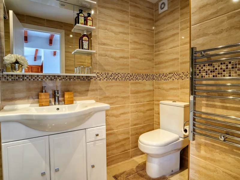 Turn key B&B business located just 15 minutes from the Mediterranean coast with stunning views of the countryside and mountains.