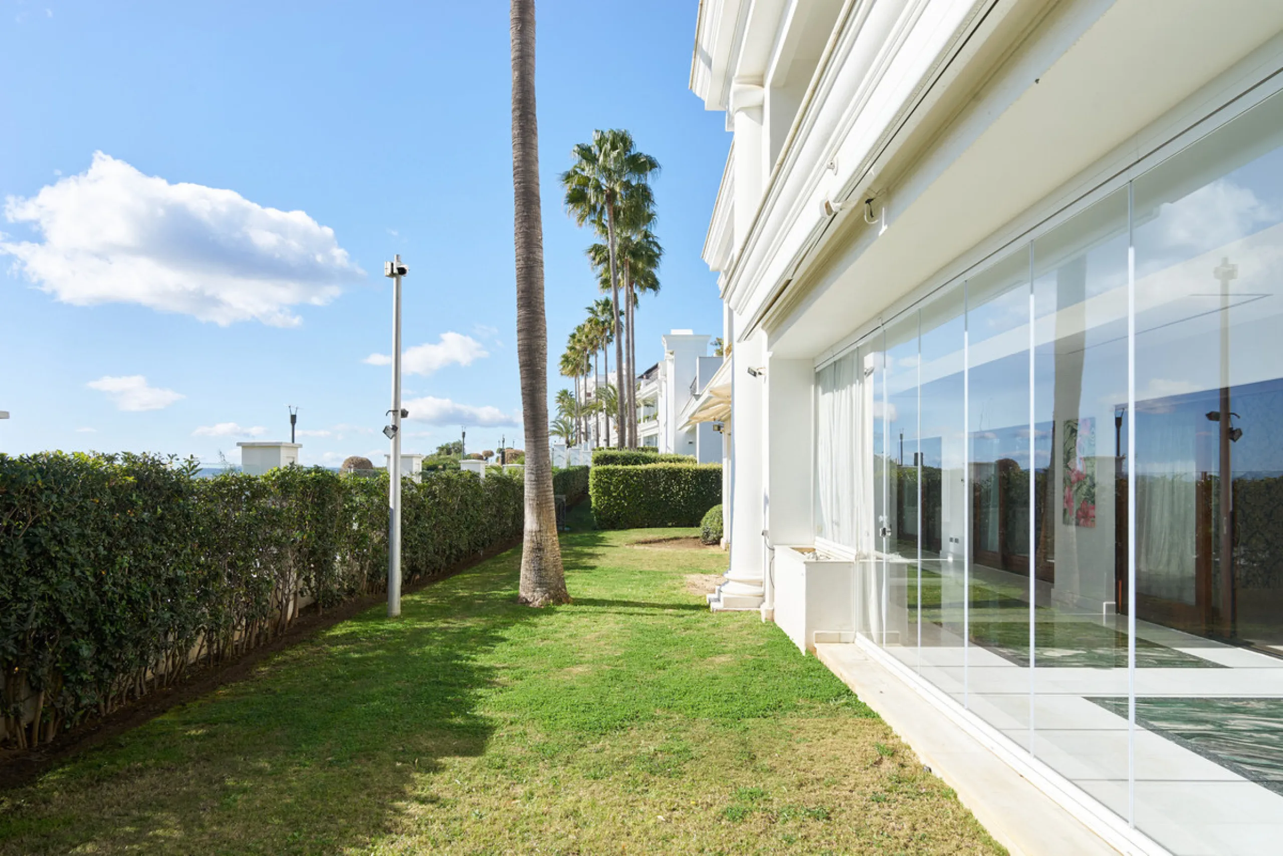 Situated in the prestigious Doncella Beach area, Estepona, this exquisite ground floor apartment offers an unparalleled blend of luxury and convenience. Boasting a prime front-line beach location, the property provides direct access to the sea and is with