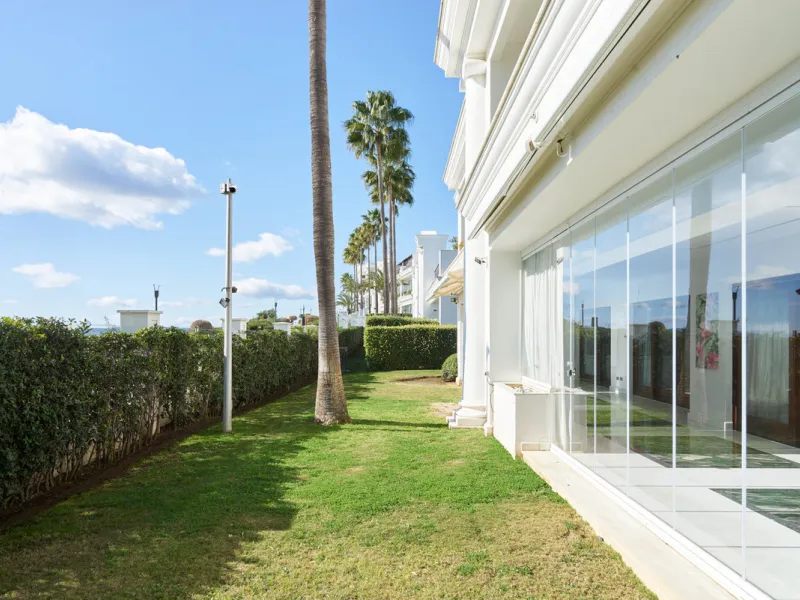 Situated in the prestigious Doncella Beach area, Estepona, this exquisite ground floor apartment offers an unparalleled blend of luxury and convenience. Boasting a prime front-line beach location, the property provides direct access to the sea and is with