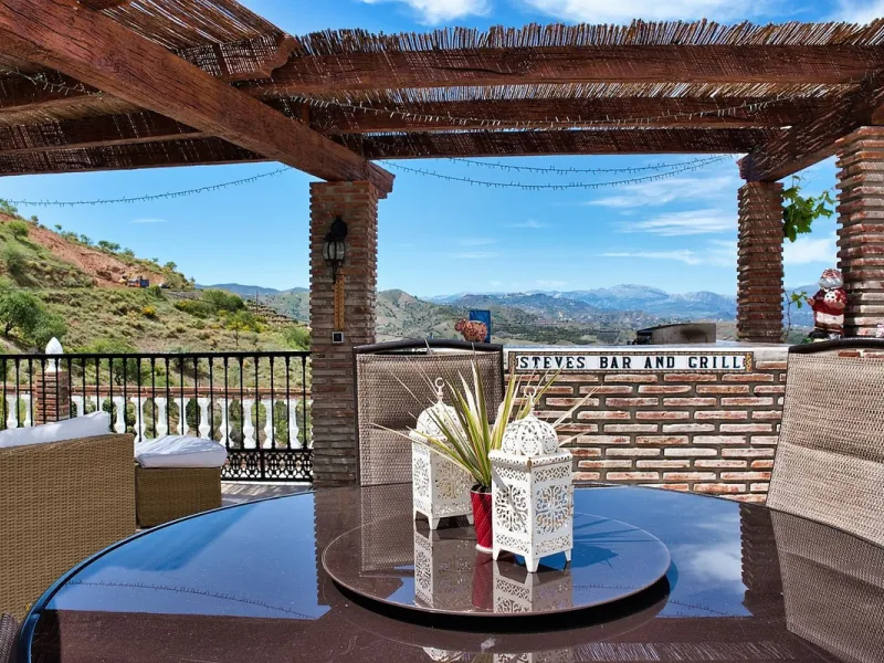 Turn key B&B business located just 15 minutes from the Mediterranean coast with stunning views of the countryside and mountains.