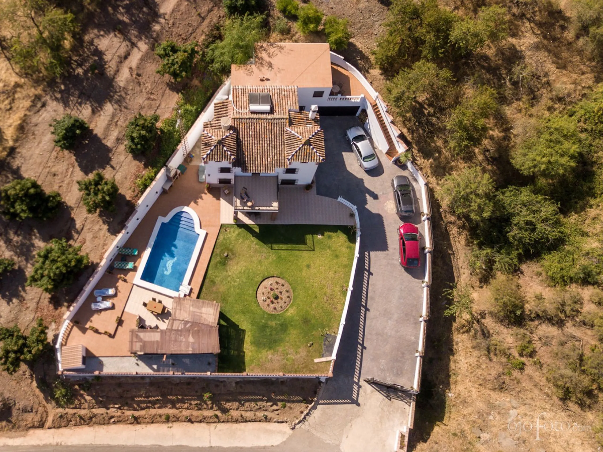 Turn key B&B business located just 15 minutes from the Mediterranean coast with stunning views of the countryside and mountains.