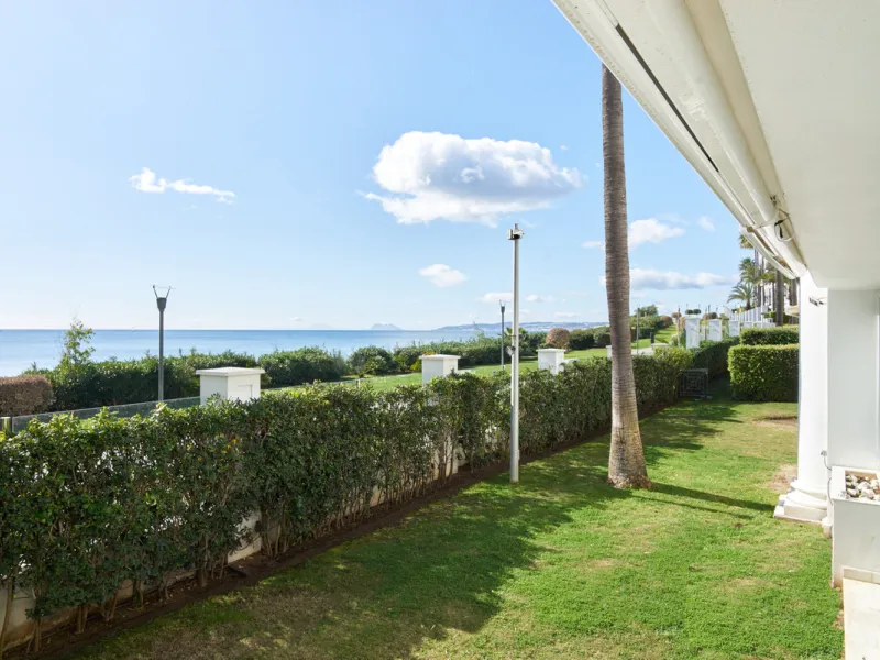 Situated in the prestigious Doncella Beach area, Estepona, this exquisite ground floor apartment offers an unparalleled blend of luxury and convenience. Boasting a prime front-line beach location, the property provides direct access to the sea and is with