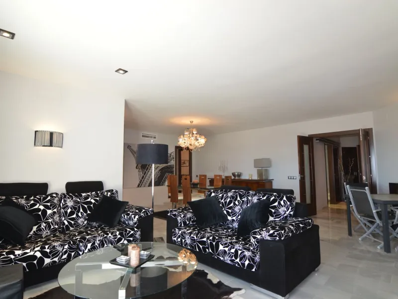 Puerto Banus, 3 bedrooms and 3 bathrooms apartment with sea views.
