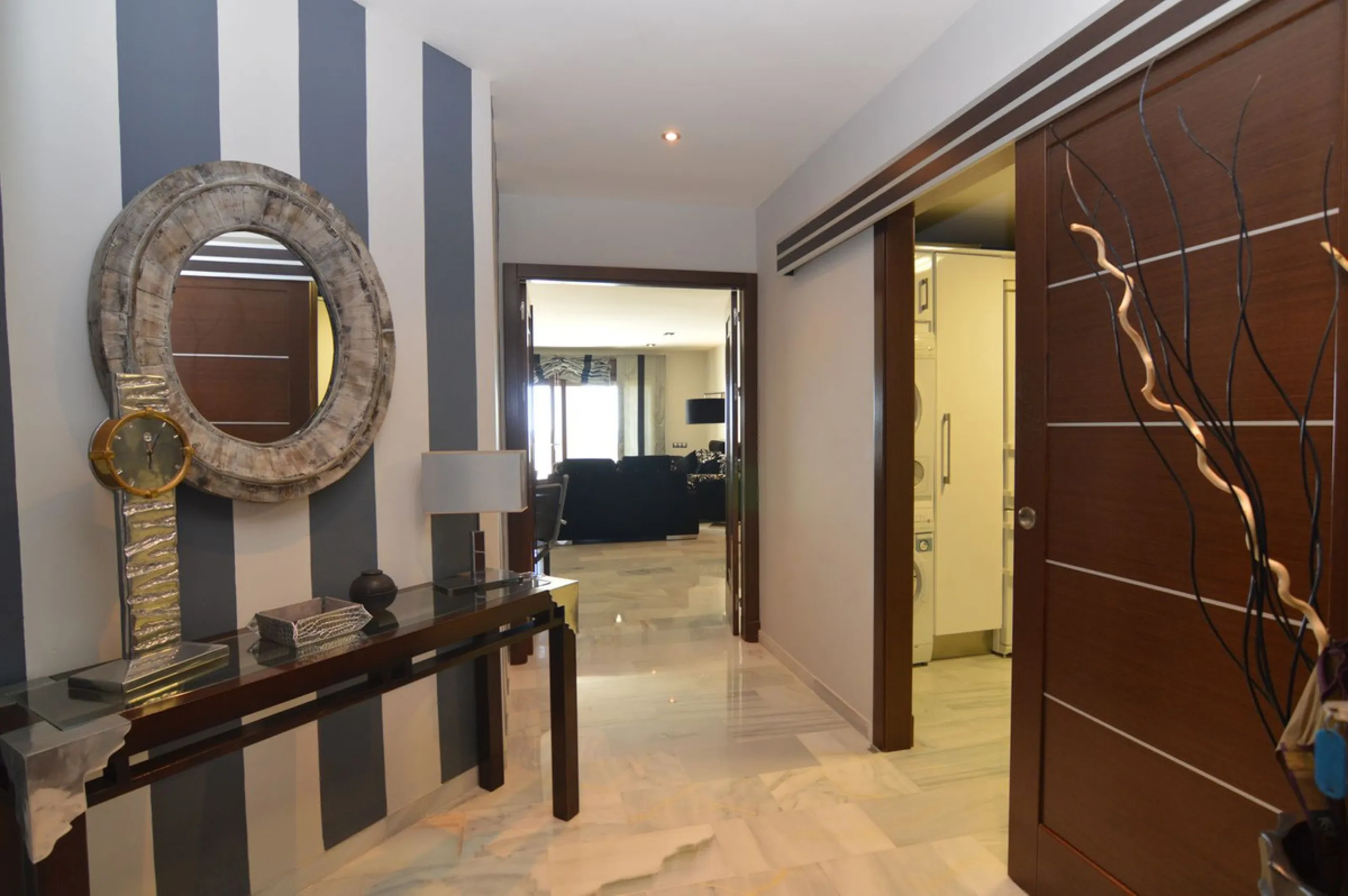 Apartment - Middle Floor Apartment в продаже в Marbella, Málaga. В доме 3 спален и 3 ванных комнат. Площадь дома 140 м²