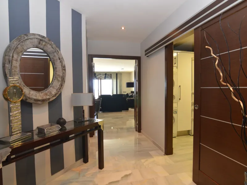 Apartment - Middle Floor Apartment в продаже в Marbella, Málaga. В доме 3 спален и 3 ванных комнат. Площадь дома 140 м²