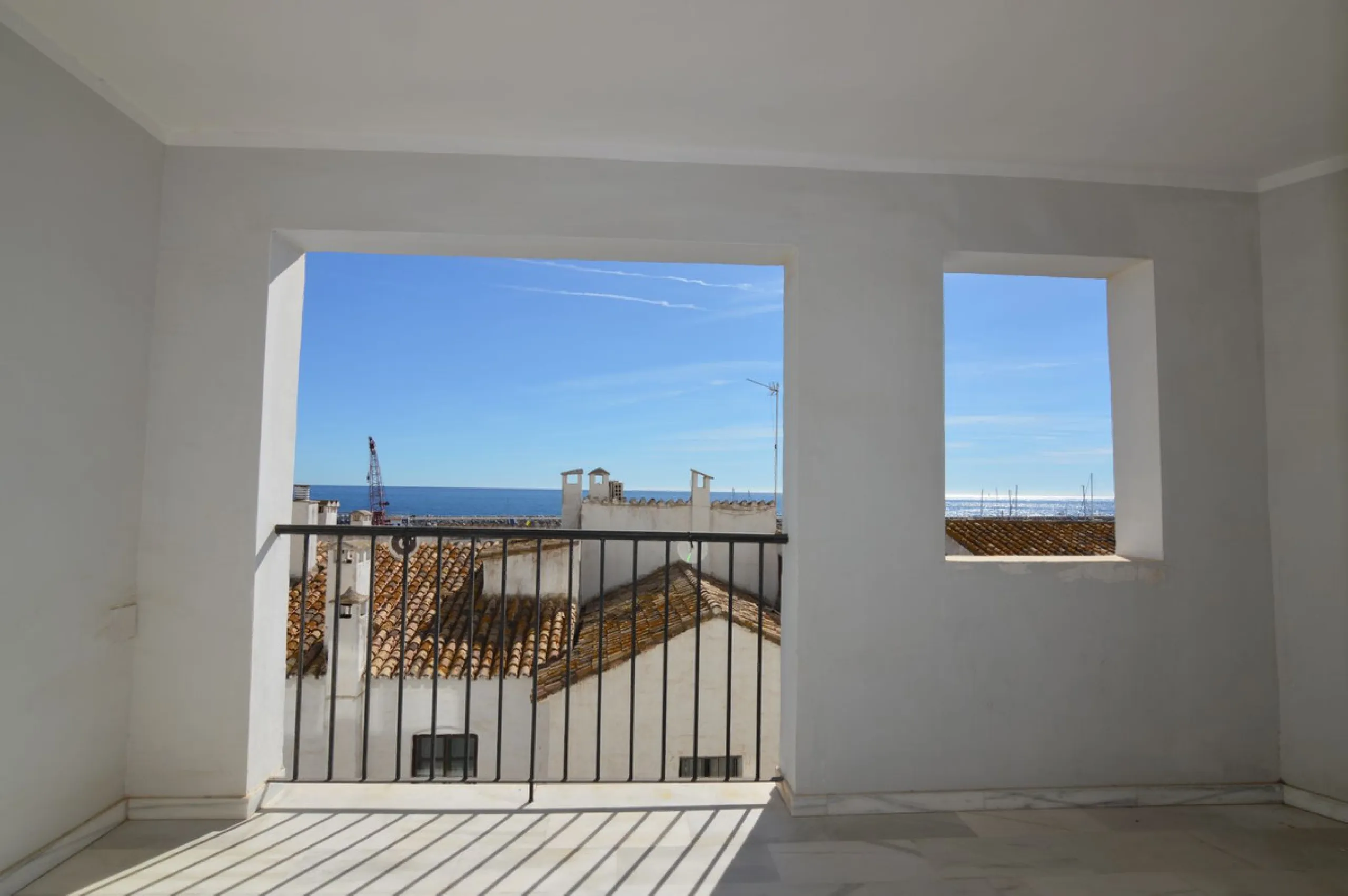 Apartment - Middle Floor Apartment в продаже в Marbella, Málaga. В доме 3 спален и 3 ванных комнат. Площадь дома 140 м²