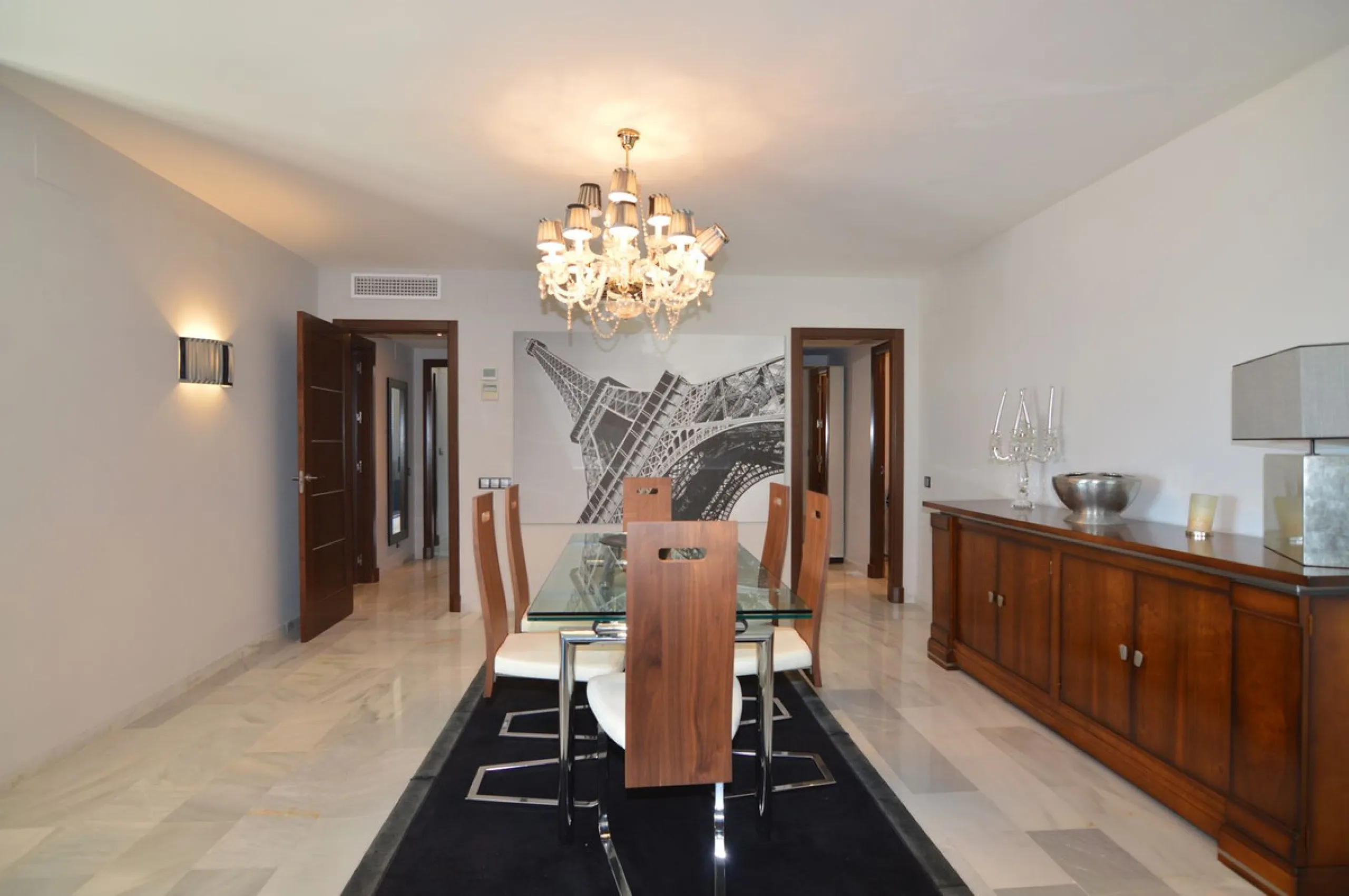 Apartment - Middle Floor Apartment в продаже в Marbella, Málaga. В доме 3 спален и 3 ванных комнат. Площадь дома 140 м²