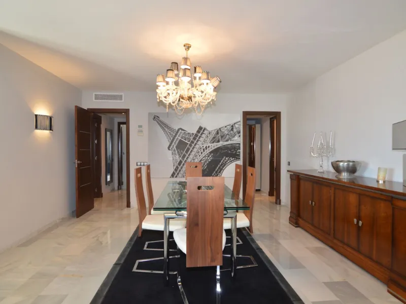 Apartment - Middle Floor Apartment в продаже в Marbella, Málaga. В доме 3 спален и 3 ванных комнат. Площадь дома 140 м²