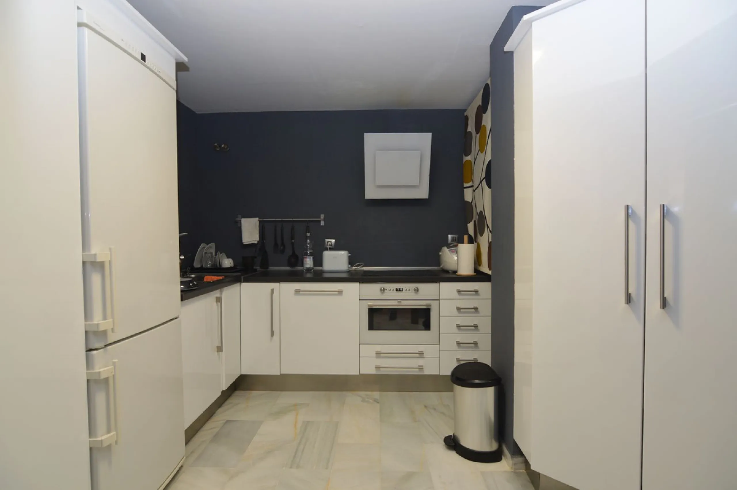 Apartment - Middle Floor Apartment в продаже в Marbella, Málaga. В доме 3 спален и 3 ванных комнат. Площадь дома 140 м²