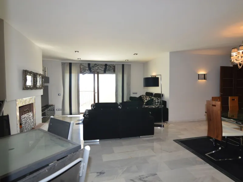 Apartment - Middle Floor Apartment в продаже в Marbella, Málaga. В доме 3 спален и 3 ванных комнат. Площадь дома 140 м²