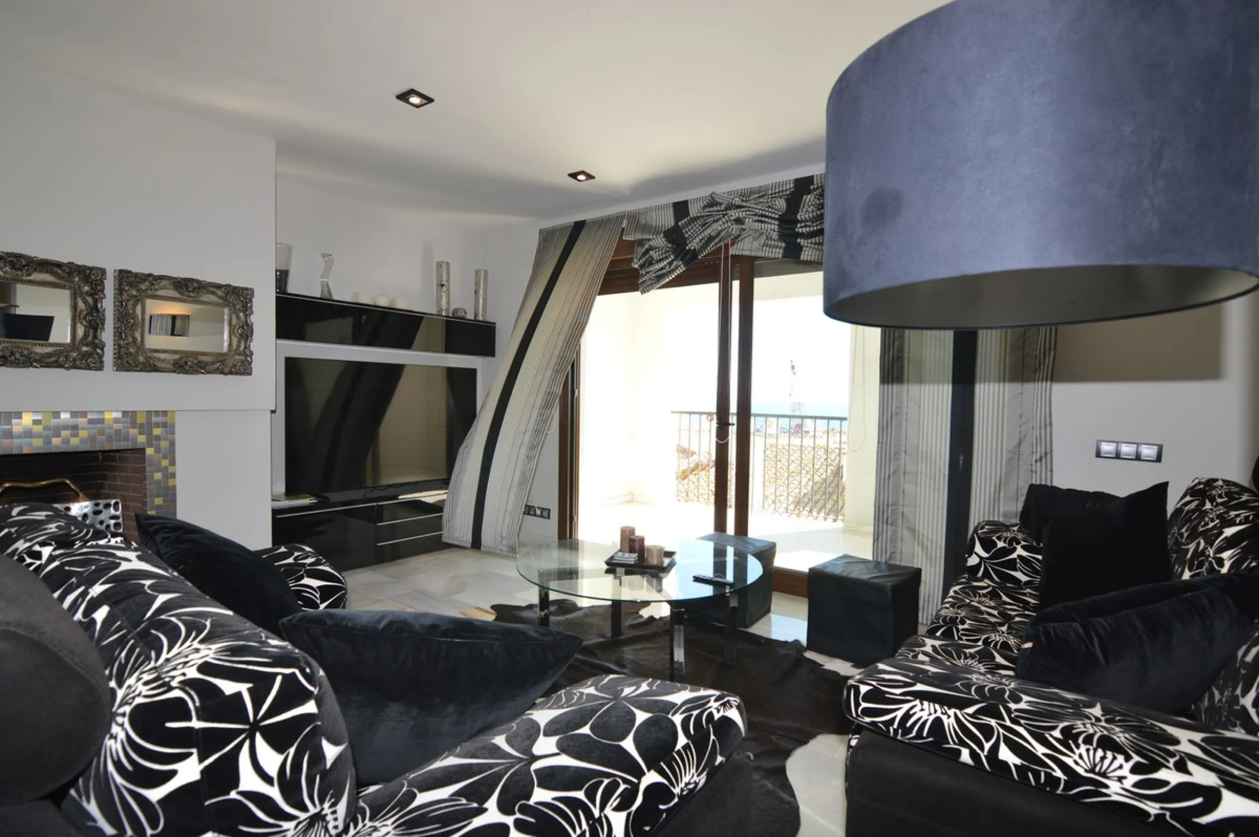 Apartment - Middle Floor Apartment в продаже в Marbella, Málaga. В доме 3 спален и 3 ванных комнат. Площадь дома 140 м²