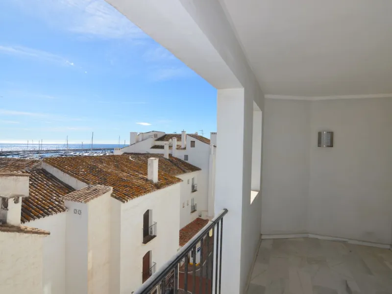 Apartment - Middle Floor Apartment в продаже в Marbella, Málaga. В доме 3 спален и 3 ванных комнат. Площадь дома 140 м²