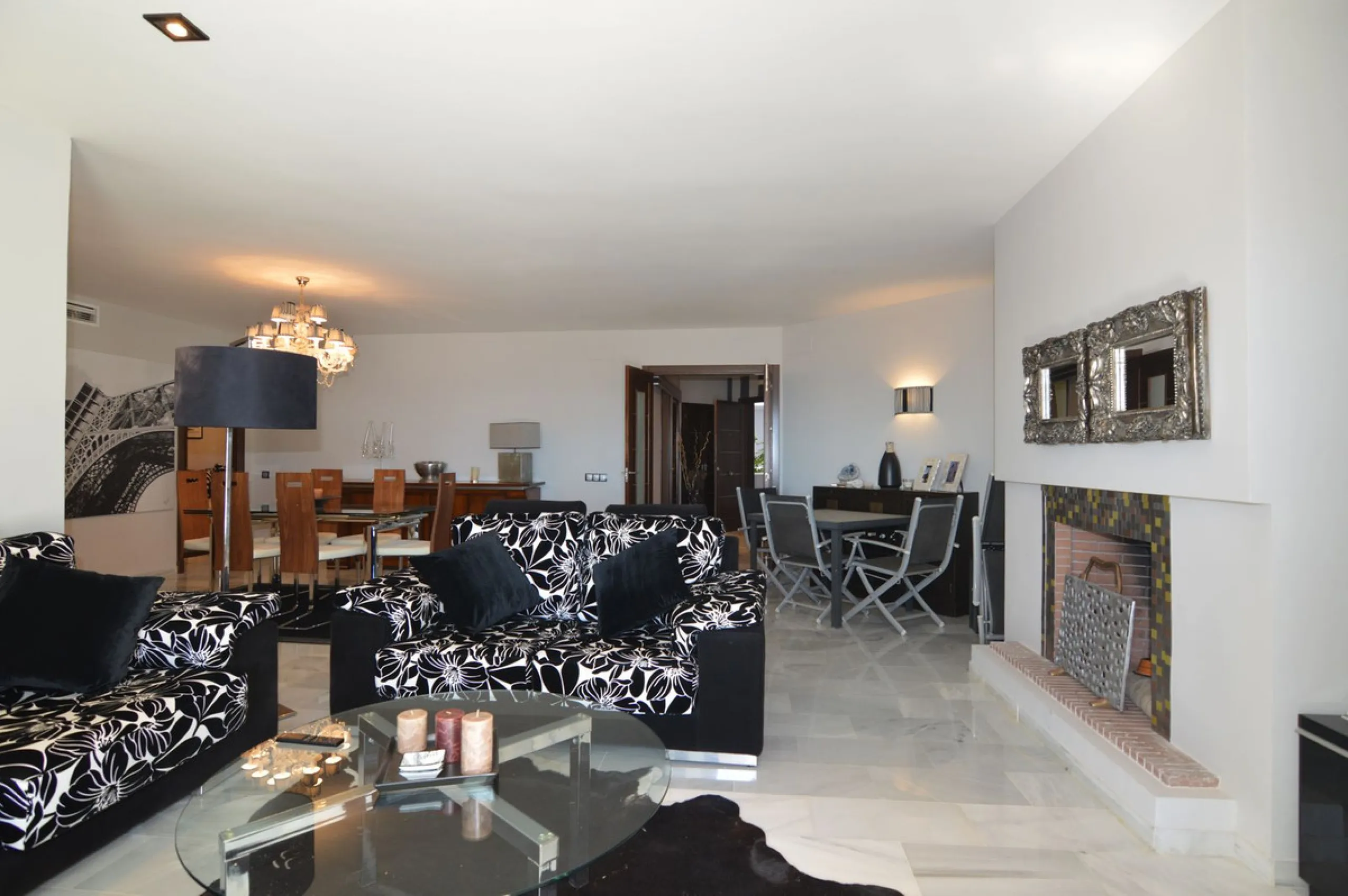 Apartment - Middle Floor Apartment в продаже в Marbella, Málaga. В доме 3 спален и 3 ванных комнат. Площадь дома 140 м²