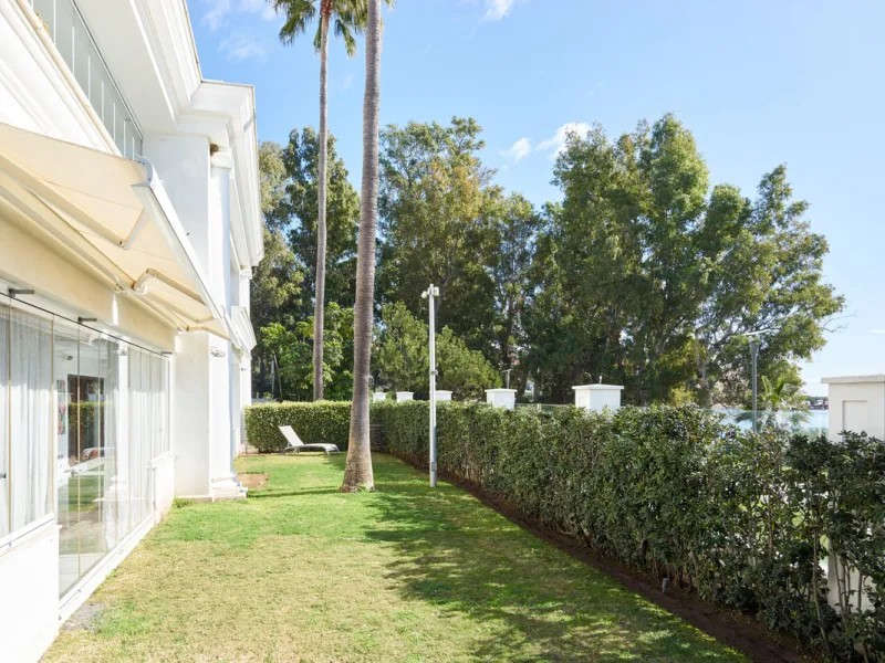 Situated in the prestigious Doncella Beach area, Estepona, this exquisite ground floor apartment offers an unparalleled blend of luxury and convenience. Boasting a prime front-line beach location, the property provides direct access to the sea and is with