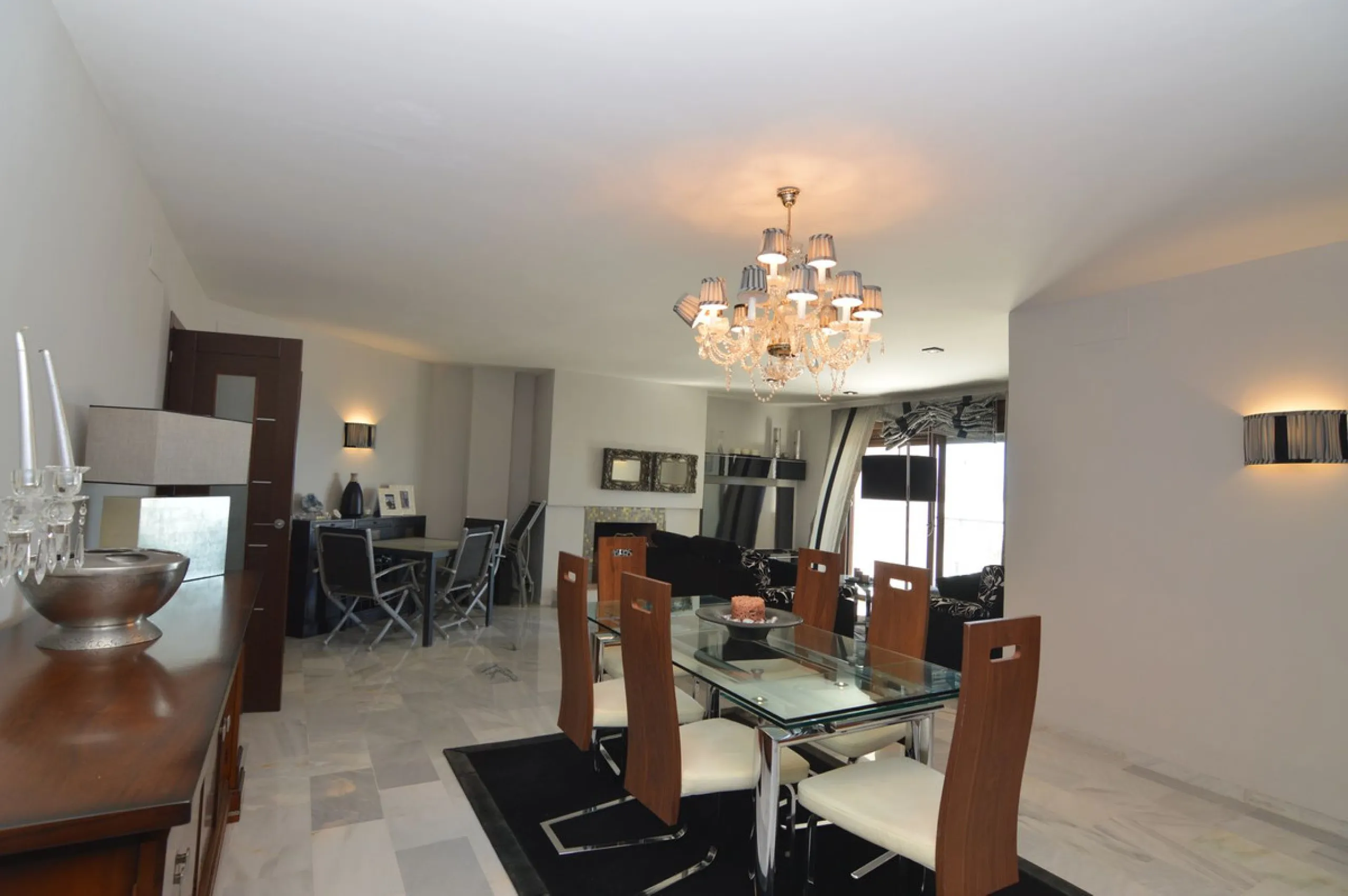 Apartment - Middle Floor Apartment в продаже в Marbella, Málaga. В доме 3 спален и 3 ванных комнат. Площадь дома 140 м²