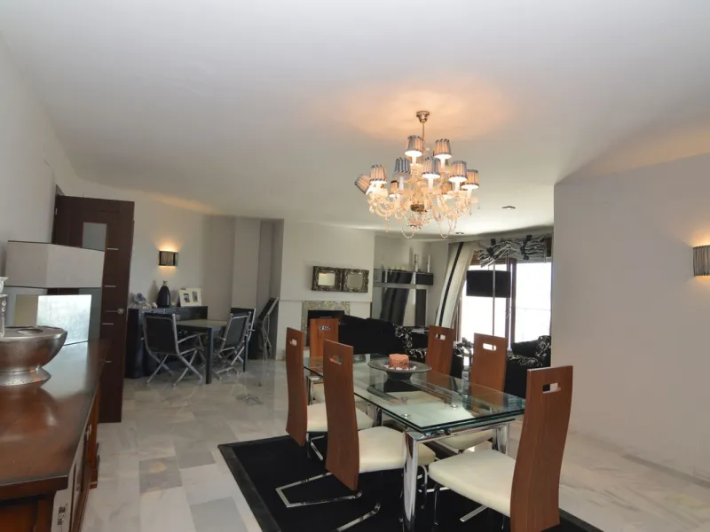 Apartment - Middle Floor Apartment в продаже в Marbella, Málaga. В доме 3 спален и 3 ванных комнат. Площадь дома 140 м²