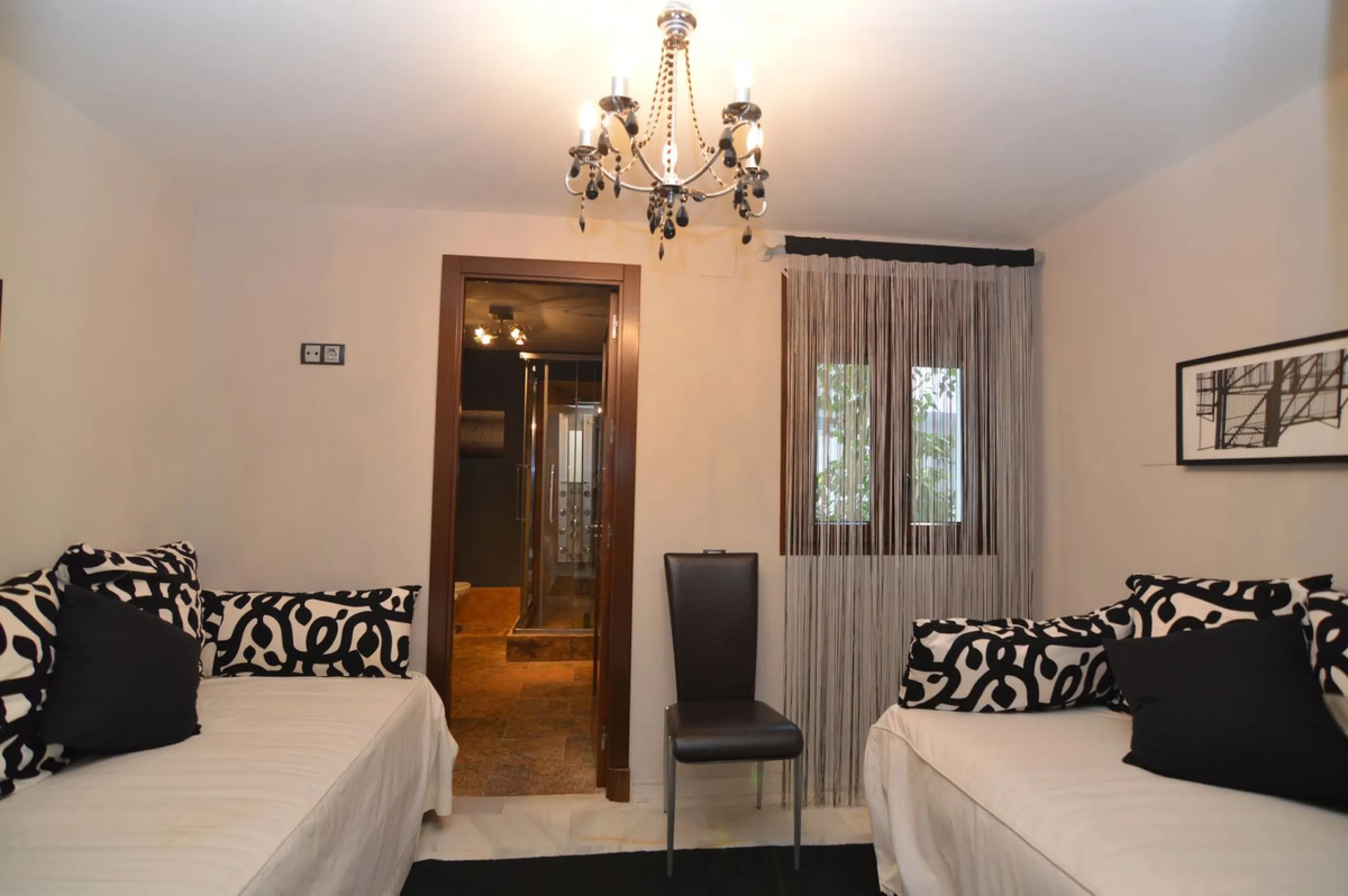 Apartment - Middle Floor Apartment в продаже в Marbella, Málaga. В доме 3 спален и 3 ванных комнат. Площадь дома 140 м²