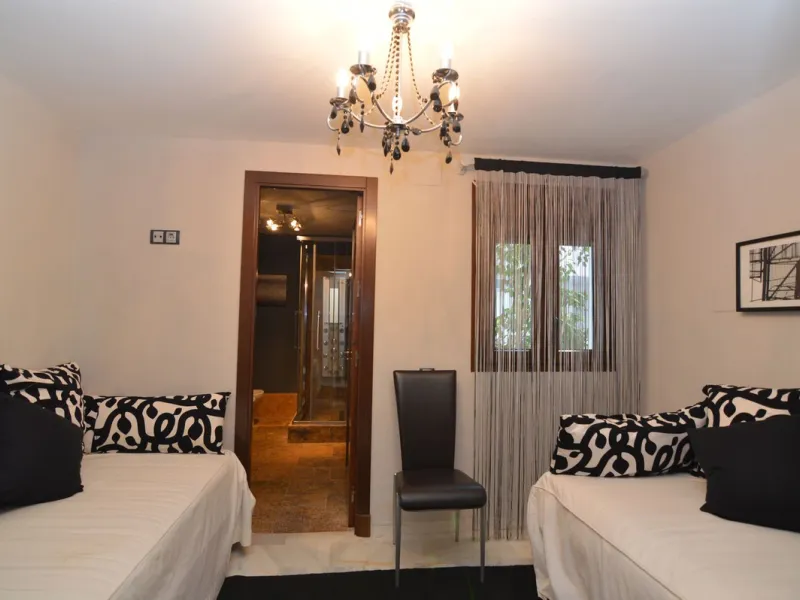 Apartment - Middle Floor Apartment в продаже в Marbella, Málaga. В доме 3 спален и 3 ванных комнат. Площадь дома 140 м²
