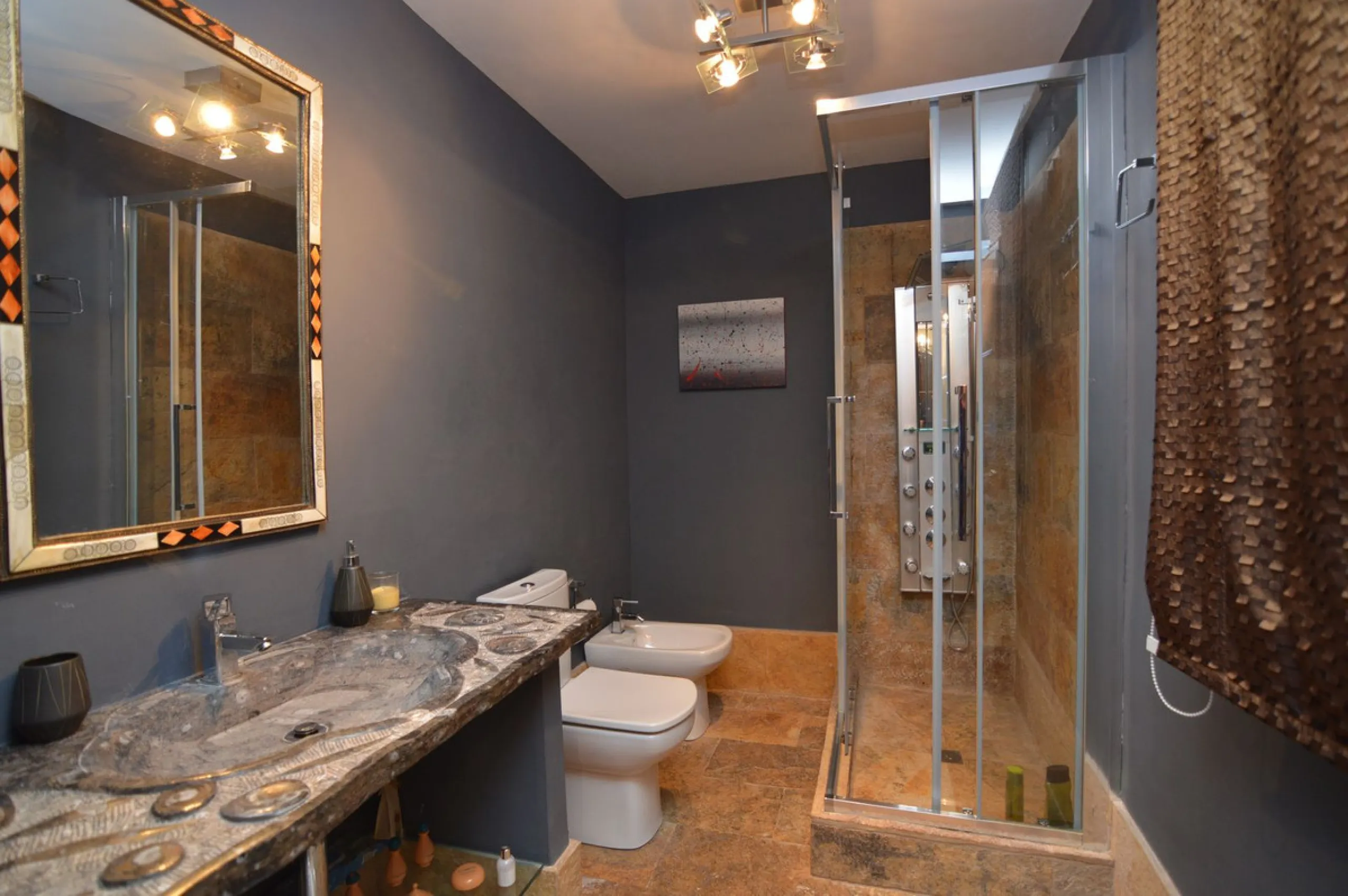 Apartment - Middle Floor Apartment в продаже в Marbella, Málaga. В доме 3 спален и 3 ванных комнат. Площадь дома 140 м²