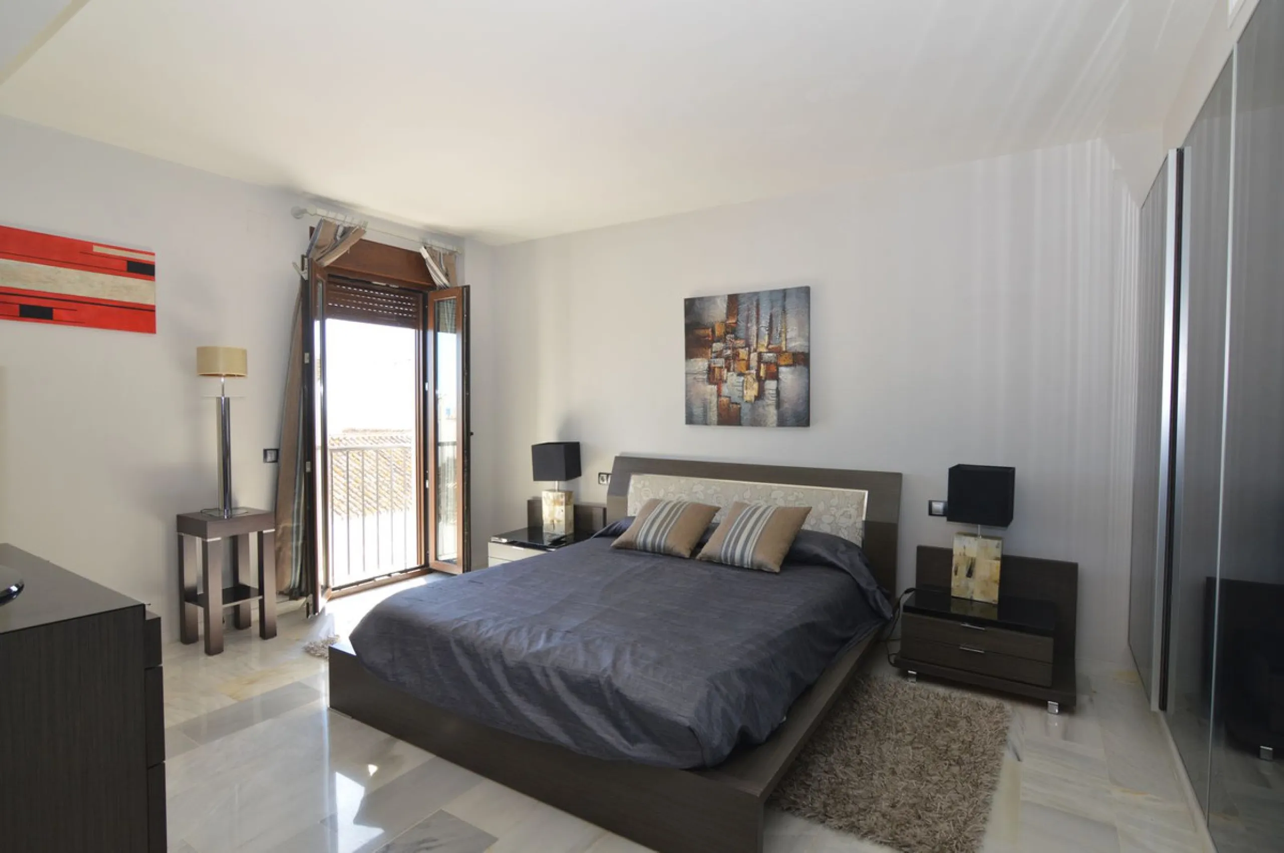 Apartment - Middle Floor Apartment в продаже в Marbella, Málaga. В доме 3 спален и 3 ванных комнат. Площадь дома 140 м²