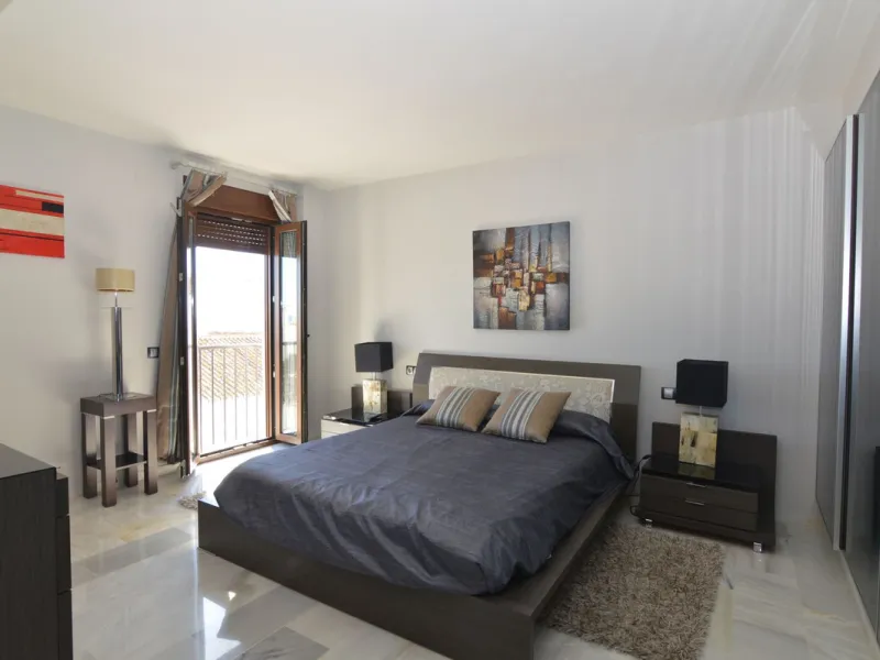 Apartment - Middle Floor Apartment в продаже в Marbella, Málaga. В доме 3 спален и 3 ванных комнат. Площадь дома 140 м²