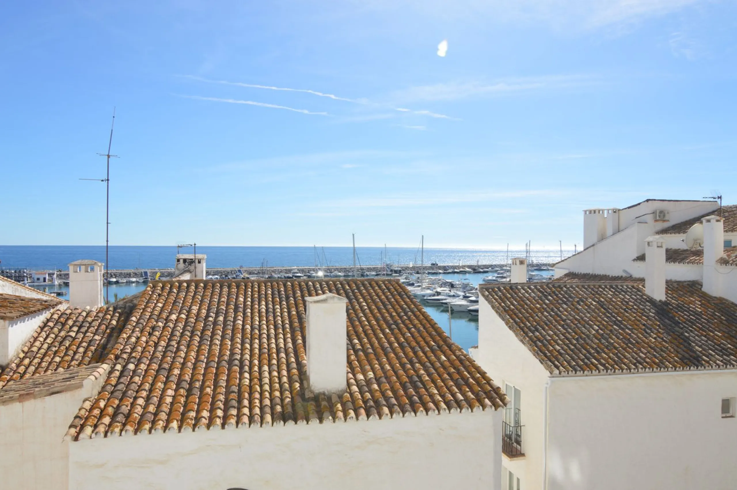 Apartment - Middle Floor Apartment в продаже в Marbella, Málaga. В доме 3 спален и 3 ванных комнат. Площадь дома 140 м²