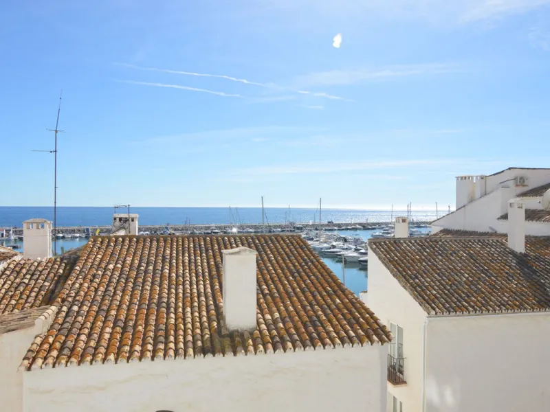Apartment - Middle Floor Apartment в продаже в Marbella, Málaga. В доме 3 спален и 3 ванных комнат. Площадь дома 140 м²