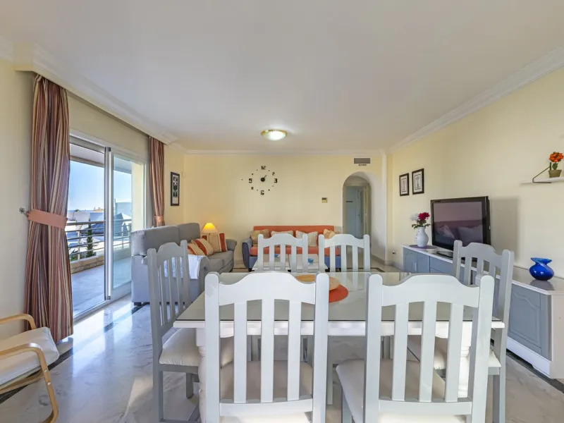 We present this fabulous flat in a premium location.