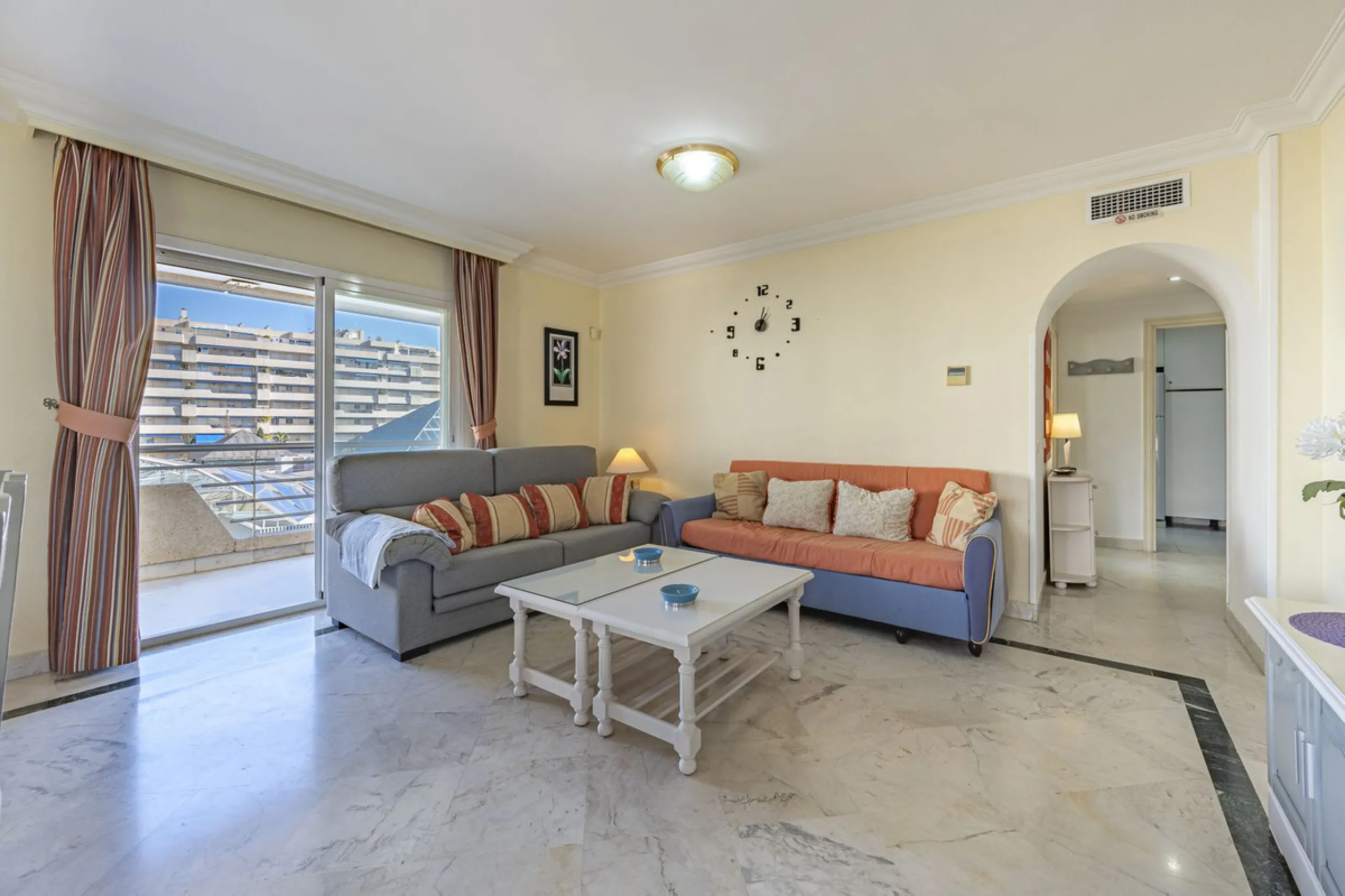 We present this fabulous flat in a premium location.