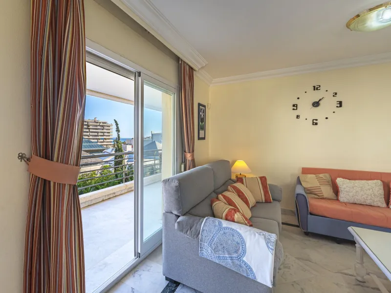 We present this fabulous flat in a premium location.