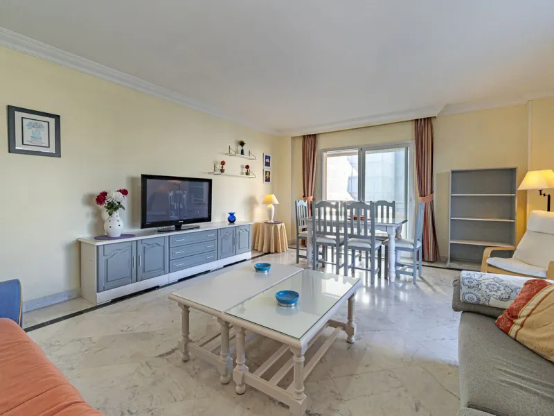 We present this fabulous flat in a premium location.